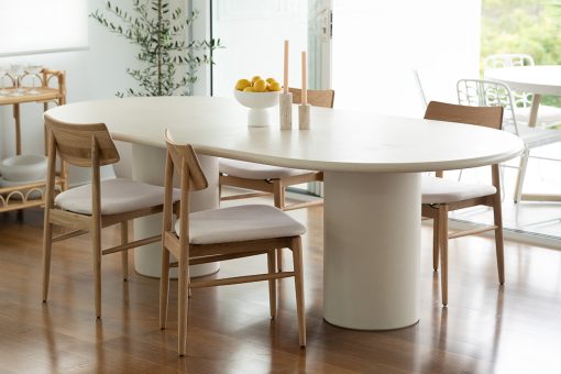 Piato off-white dining table